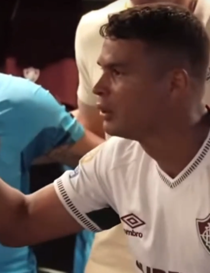 🗣️ Thiago Silva delivered an emotional speech to his Fluminense teammates ahead of their victory over Inter in the Club World Cup:

"In 2014, I was playing the World Cup in Brazil. On one of our days off, I went home. My stepfather showed up... the man who made me who I am today.
