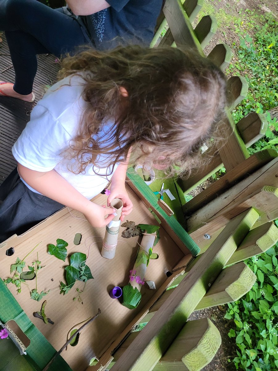 Daffodils creating musical instruments with natural materials.🍃🌿🍀