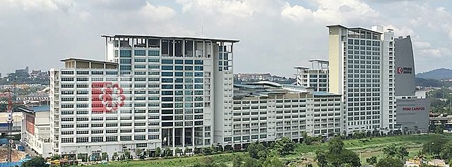 johannes_loo's tweet photo. Harga RM243k tapi lokasi sangat STRATEGIC❤️
😍15mins ke SUBANG &amp; PETALING JAYA
😍dekat AEON， GIANT，LOTUS
😍dekat LRT STATION
😍dekat STADIUM BARU
😍dekat MSU &amp; KDU (30k Uni student market) 

Best utk Ownstay &amp; Investment 

E-Brochure : https://t.co/lK2EnpzjKD https://t.co/yT2x41KEmt