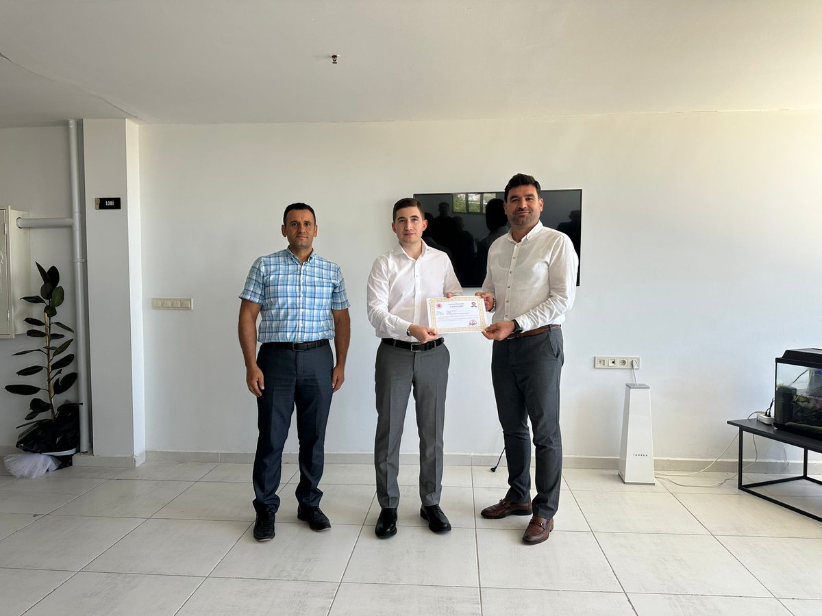 İlçe Milli Eğitim Müdürümüz
<a href="/MustafaBozgyk27/">Mustafa Bozgeyik</a>
Kaymakamımız Mikail ERSÖZ ile beraber  görev süresi dolan okul müdürlerimiz onuruna düzenlenen veda yemeğine katılarak okul müdürlerimize  eğitime vermiş oldukları katkılar için teşekkür ederek, yeni görev yerlerinde başarılar diledi.