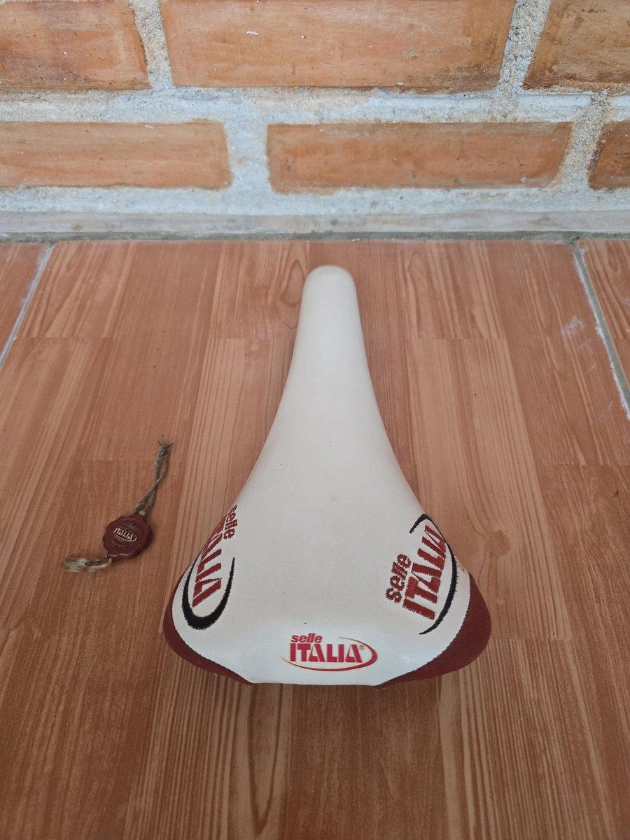 dwidardo's tweet photo. #fnfjb #zonauang

Saddle Selle Italia Flite Titanium
Red &amp; white colors
Kondisi 2nd

IDR1,450K (nego)

Prefer COD (Bekasi) atau direct transfer. Tokopedia kena charge 11% https://t.co/aOmwNgiD87