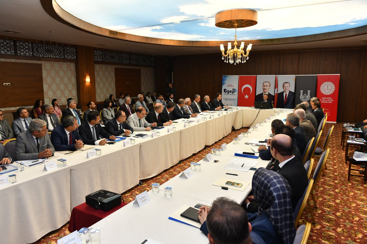 📍 İl Eğitim 
Değerlendirme Toplantısı

🔵 İl ve ilçe Millî Eğitim Müdürlerimiz, Şube Müdürlerimiz ve Okul Yöneticilerimizin katılımıyla bir araya geldiğimiz toplantıda, Başarıyı İzleme ve Geliştirme Projesi (BİGEP) kapsamında geçtiğimiz eğitim yılında gerçekleştirdiğimiz