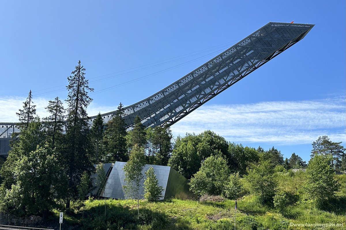 CarolineMills99's tweet image. The famous #Holmenkollen Ski Jump at Norway's National Ski Arena in #Oslo. Seriously, who jumps off this into what looks like a gladiatorial pit? Credit to their bravery! Visitors can climb the jump tower, with fabulous views over #Oslofjorden. #skiing #skijumping #Norway