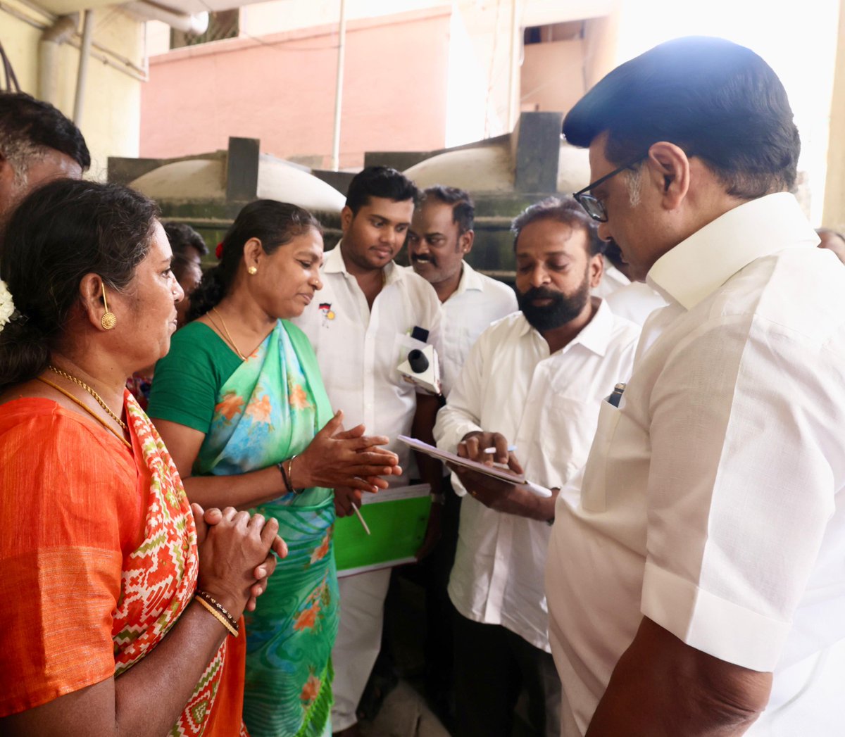 #ஓரணியில்_தமிழ்நாடு உறுப்பினர் சேர்க்கையை சென்னையில் கழகத்தலைவர் தமிழ்நாடு முதல்வர் #தளபதியார் அவர்கள் தொடங்கி வைத்தார்🖤❤️🖐️
<a href="/TRBRajaa/">Dr. T R B Rajaa</a> <a href="/PasaPrabhu/">Prabhu Chandran (பாச.பிரபு)</a>
<a href="/DMKITwing/">DMK IT WING</a> <a href="/DMKMadurai/">Madurai DMK</a>
