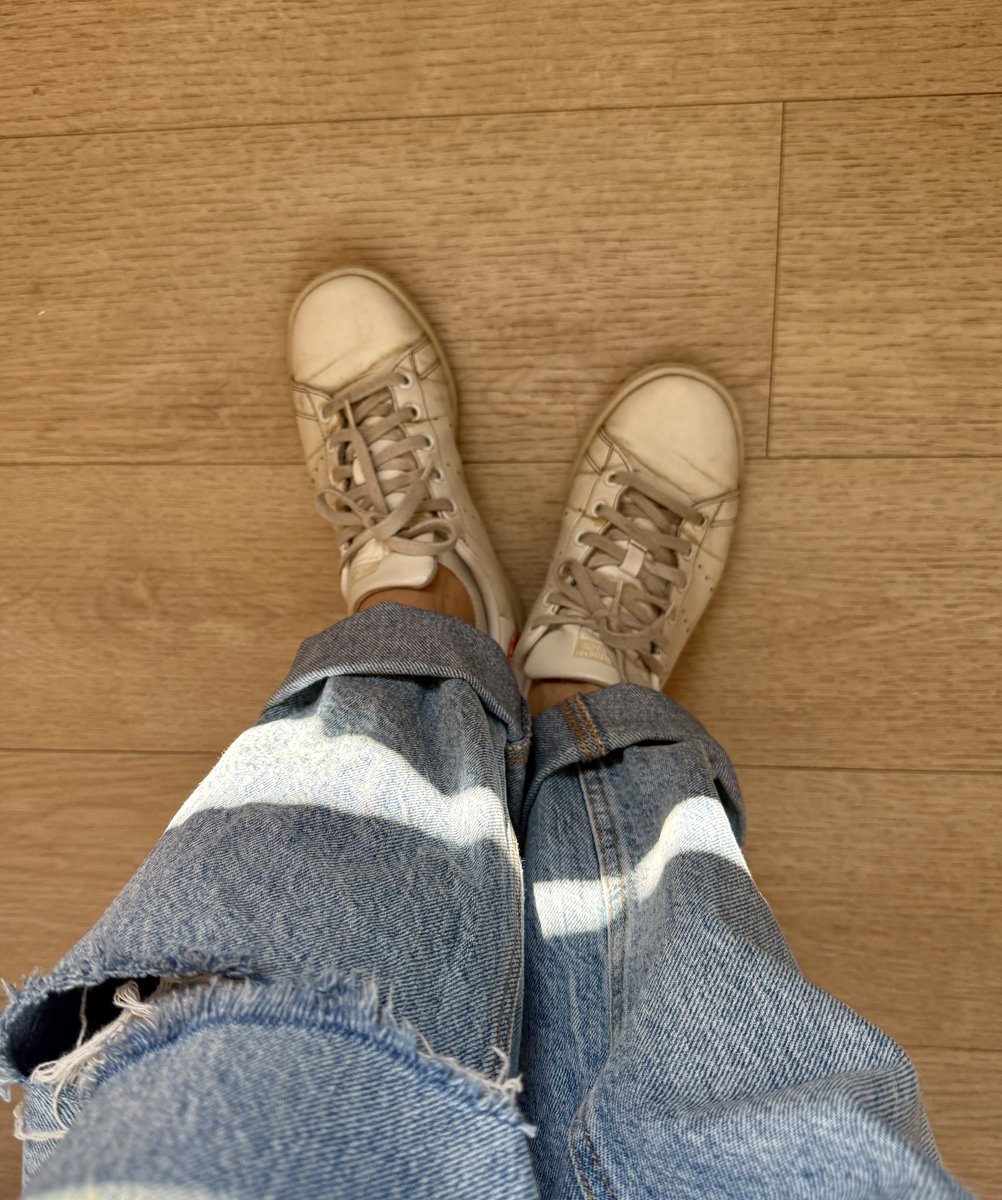 HiddenQueenFeet's tweet photo. Something’s coming.
Just a glimpse — and I’m gone.

#MorningLight #FeetInJeans #CozyVibes #BarefootInDenim #MysteriousMood #OnTheGo #FeetLovers #SocksToBare #DenimAndSkin #FootFocus https://t.co/Ma2CQ3ZMqm