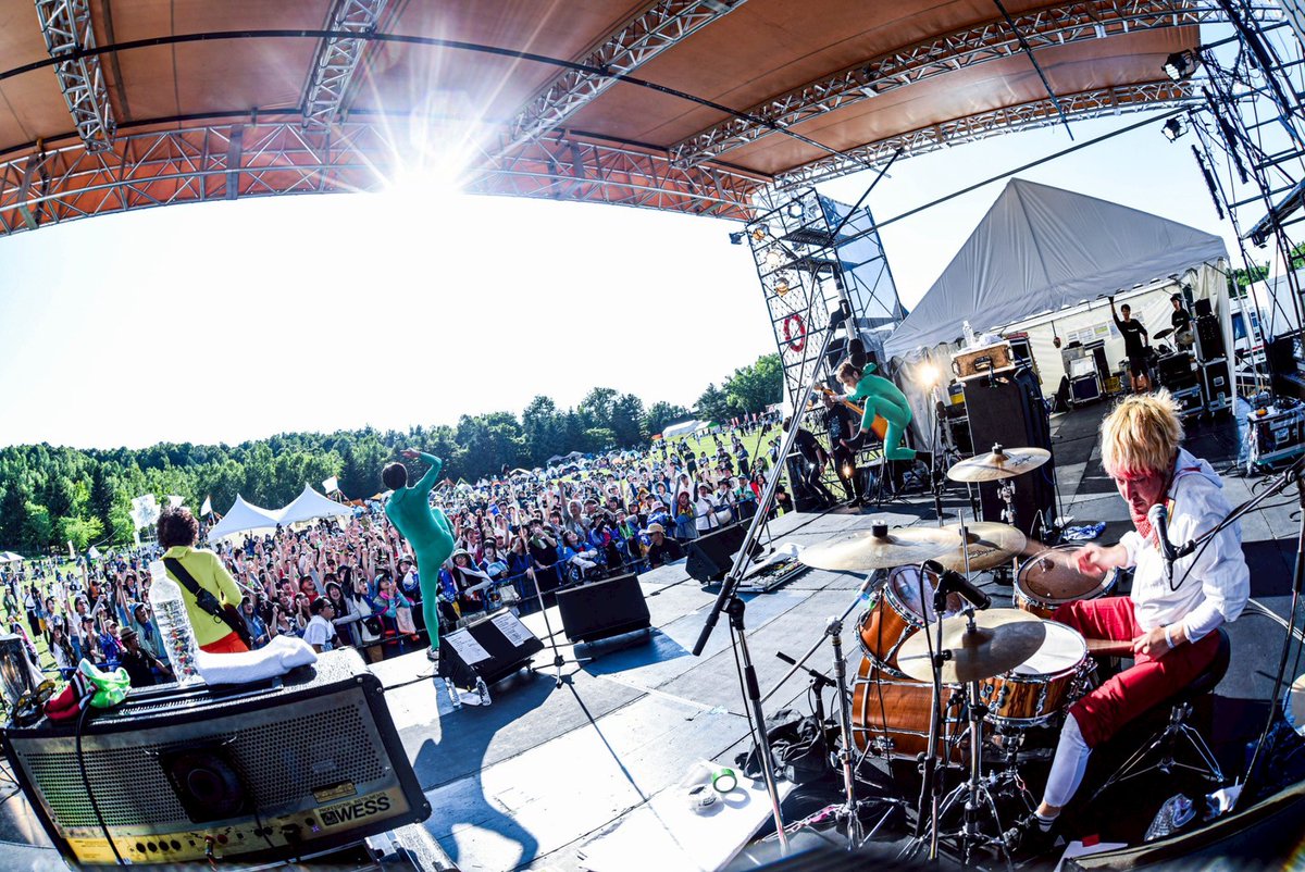 sxc__official's tweet photo. 📷#四星球写真
📅6.28土
🗾札幌 #国営滝野すずらん丘陵公園
🎸#CRAFTLAND📍CAPTAIN STAGE
📷@k_akn35
✨ありがとうございました
🎶#音時計ツアー
7月🎋10木:埼玉,11金:栃木,25金:山形
🎸#毛が生えた日FESTIVAL
8/2土🌊高松
🎸#四星球放送局FESTIVAL
11/9日📺️立川
https://t.co/0MdmrUOXv7 #四星球 https://t.co/BTRly9f2mc
