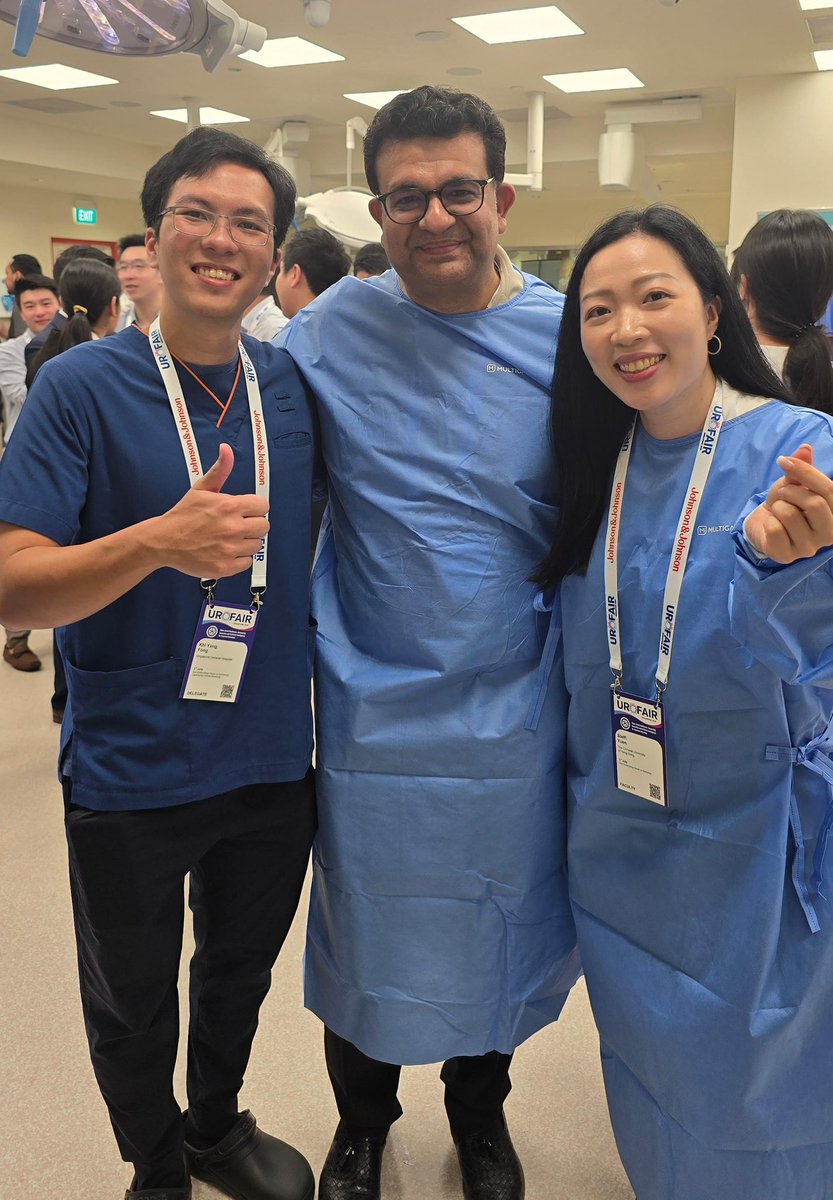 When very good friends of yours take a picture for you… This means a lot to me. I hope we meet soon guys ❤️<a href="/DocGauhar/">DrG</a> <a href="/steffiyuen/">Steffi Yuen</a> <a href="/fongkhiyung/">Khi Yung</a> 
You rock guys 💪