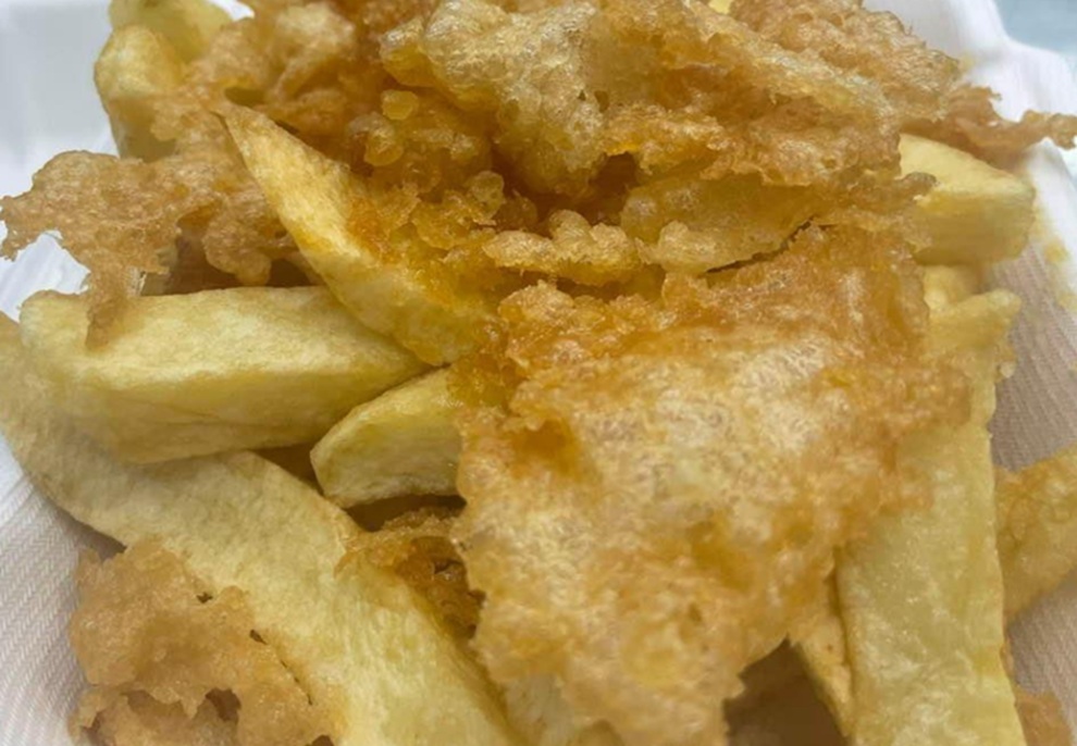 Frymax3's tweet image. Safe Disposal of Batter Scraps in Fish and Chip Shops: Preventing Fire Risks.
Read our latest blog on this very important subject  frymax.co.uk/food-safety/di… #frymax #chipshopoil