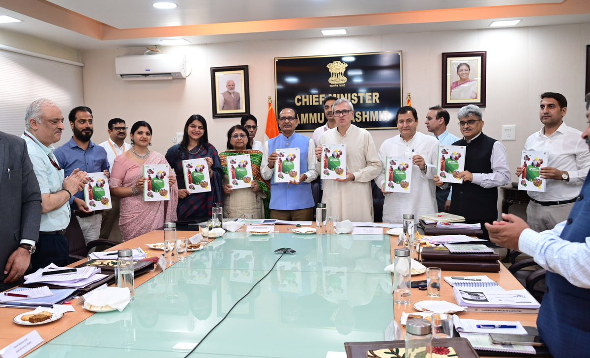 Office of Chief Minister, J&K (@cm_jnk) on Twitter photo Chief Minister and Union Agriculture Minister Sh <a href="/ChouhanShivraj/">Shivraj Singh Chouhan</a> Ji , along-with Cabinet Minister jb <a href="/JavedDar_NC/">Javed Dar</a> sb , today launched āHar Didi Ek Kahaniā, a powerful compendium showcasing the inspiring stories of over 100 SHG women who transformed their lives and became Lakhpati Chief Minister and Union Agriculture Minister Sh <a href="/ChouhanShivraj/">Shivraj Singh Chouhan</a> Ji , along-with Cabinet Minister jb <a href="/JavedDar_NC/">Javed Dar</a> sb , today launched āHar Didi Ek Kahaniā, a powerful compendium showcasing the inspiring stories of over 100 SHG women who transformed their lives and became Lakhpati