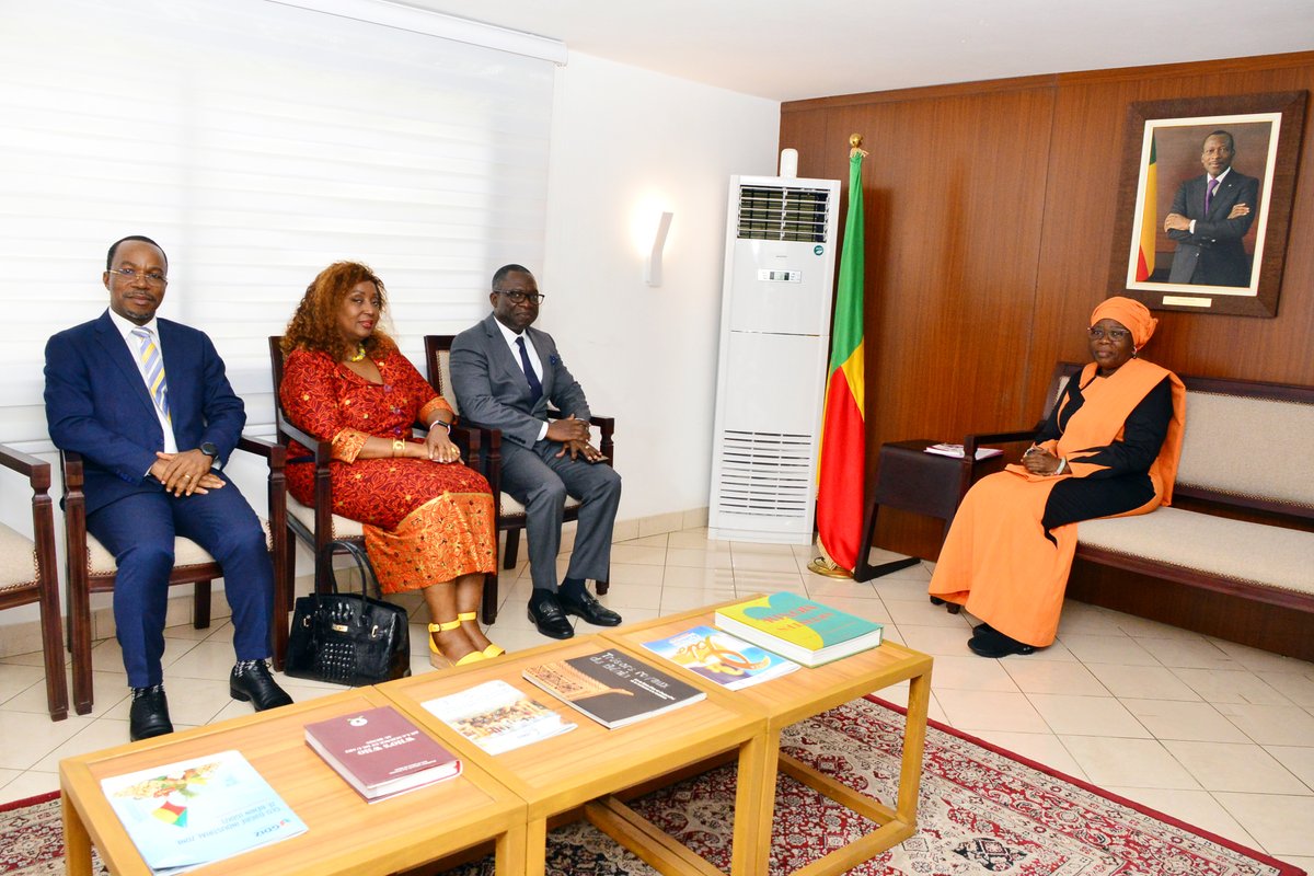 unfpa_benin's tweet image. Le Directeur Régional @UNFPA pour l'Afrique de l'Ouest & du Centre @SennenHounton a été reçu par Mme la Vice-Présidente du Bénin, Mme @MCTalata en marge des travaux du Projet Régional @SWEDD. Il a félicité @gouvbenin pour les actions plurisectorielles en faveur de la femme/fille
