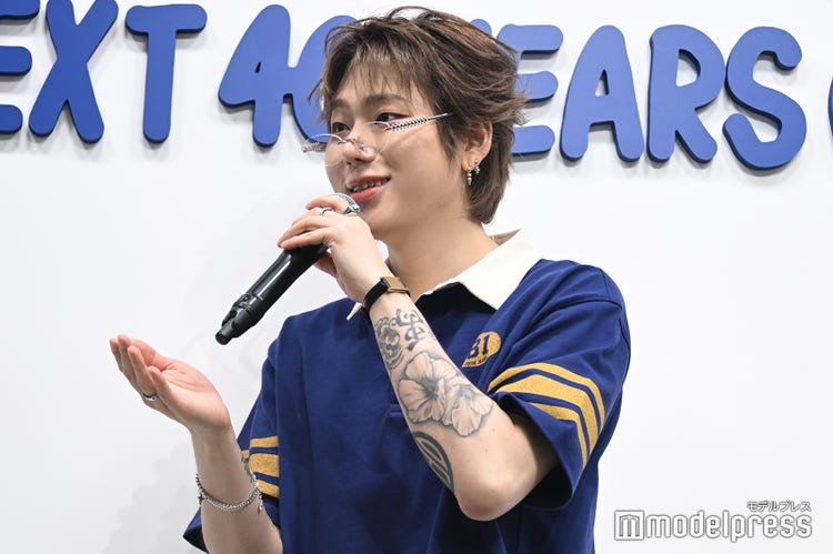 Zico_Square's tweet photo. 귀욥ㅋㅋ💙

#GUESSJEANS #지코 #우지호 #ZICO https://t.co/uX7LGeiiab