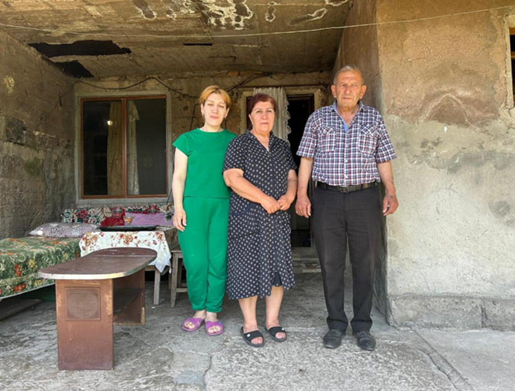 echo_Europe's tweet image. Ramela, a displaced woman from Karabakh, had little hope for the future when she first moved to Armenia.
After finding a new job as a cleaner with the support of the Armenian Red Cross, her life changed.
Thanks to EU 🇪🇺 funding, this employment brings stability to her life.
