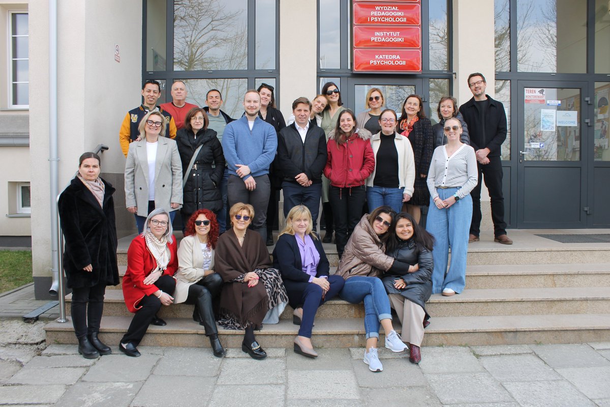 CFIE_Segovia's tweet photo. 🗝️Estupendo cierre 3 años de trabajo de Digital TA con reunión d Academias de Profesores Erasmus+ de la Comisión Europea 🇪🇺y nominación a 🏆Proyecto del Año en Triple E award #ProyectoEuropeo @sepiegob @EUErasmusPlusMa #ErasmusPlus #internacionalizaCyL #digitalta @FUNIBER https://t.co/ZKKN4HUBqr