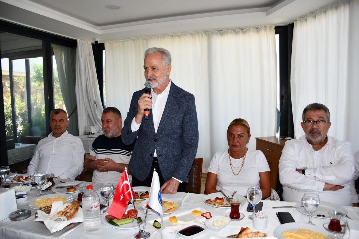İskenderun Ticaret ve Sanayi Odası Başkanı Levent Hakkı Yılmaz, yönetim kurulu üyeleriyle birlikte İskenderun’da görev yapan basın mensuplarıyla kahvaltı programında bir araya geldi. Divan Restoran’da gerçekleştirilen programda; bölgenin ekonomik durumu, KOBİ’lerin yaşadığı