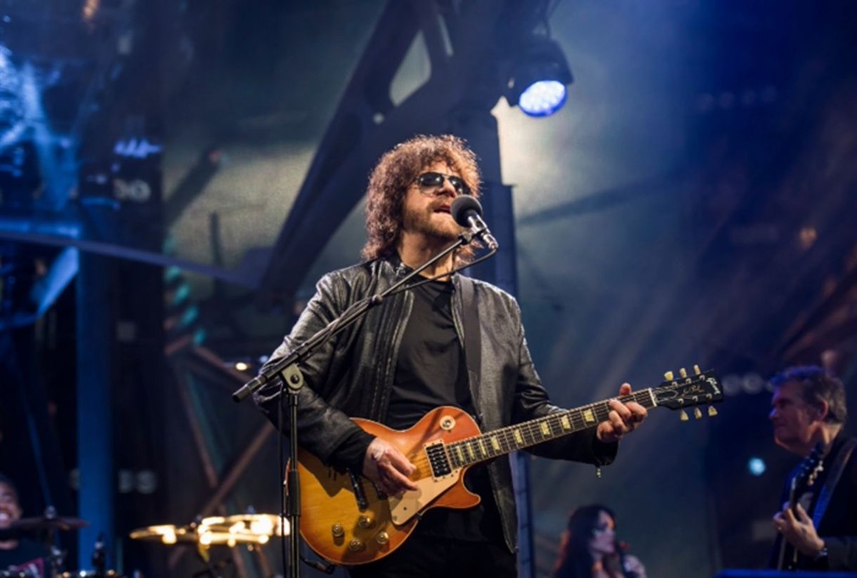 visit_bham's tweet image. Seeing ELO in Birmingham this weekend? You’re hearing echoes of a revolution 🎸 Where Jeff Lynne’s symphonic pop first took flight and changed music forever. 

Discover music experiences in the region 👉 bit.ly/40xMVD0
And our musical heritage 👉 bit.ly/4l6tKse