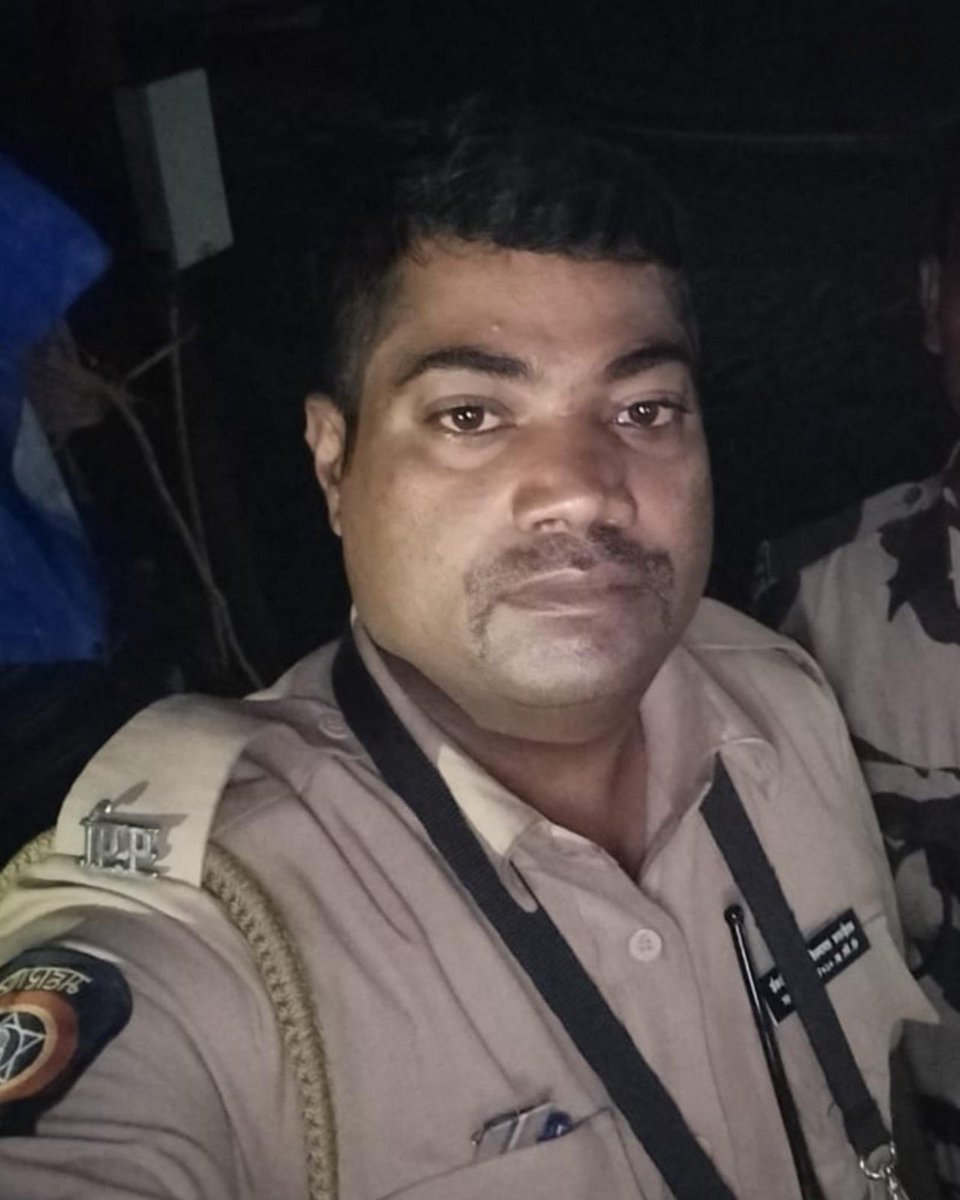 A 53-year-old woman with a mental illness jumped into the sea at Bandstand, Bandra, reportedly fearing that someone was chasing her.

Upon witnessing the incident, on-duty Police Constable Sainath Devde immediately dived into the water and rescued her.

She was semi-conscious