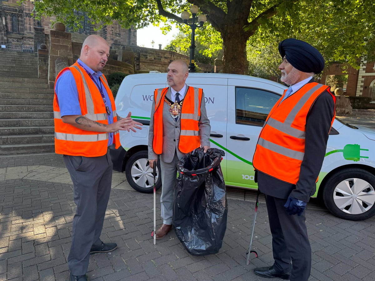 WolvesMayor's tweet photo. As Mayor, I’m proud to support Wolverhampton’s volunteer litter picking event 🌿💛

Together with partners &amp; residents, we’re creating a cleaner, safer, stronger city. Join us &amp; help make a difference! 💪 #OneWolverhampton #PrideInOurCity https://t.co/SKCqeRtOQn