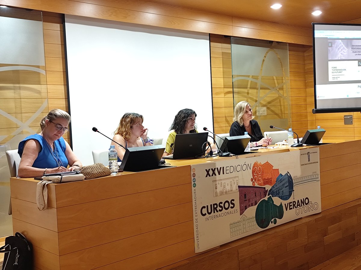 El Consejo Social de la UEx participa en el Campus Emprendedor de Verano de la XXVI edición de los Cursos Internacionales de Verano-Otoño de la Universidad de Extremadura.

Esta iniciativa está impulsada por SAPIEM y FUNDECYT-PCTEX

<a href="/infouex/">UEx</a> <a href="/FundecytPCTEX/">FUNDECYT-PCTEX</a>
<a href="/UExSAPIEM/">UEx SAPIEM</a>