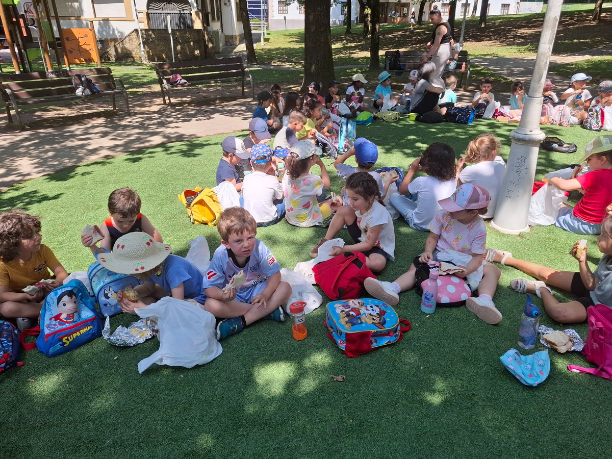 🟩 Nola egiten duten #aurrera ikasturte bakar batean! Gero eta #autonomo, arduratsu eta txintxoago. Zorionak, neska-mutilok!

🟩 ¡Cómo #progresan en un solo curso! Cada vez más autónomos/as, responsables y formales. Zorionak, neska-mutilok!

#Artxandape #Ikastola