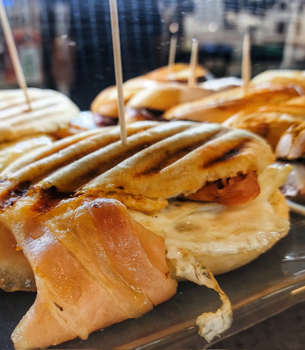 Egiazko elikadura ez da kaloriatan neurtzen, mokadu bakoitzarekin ezartzen dugun loturan baizik #Euskalherria #Bilbo #Arrautza #Hirugiarra #Gazta #Bacon #Tomate