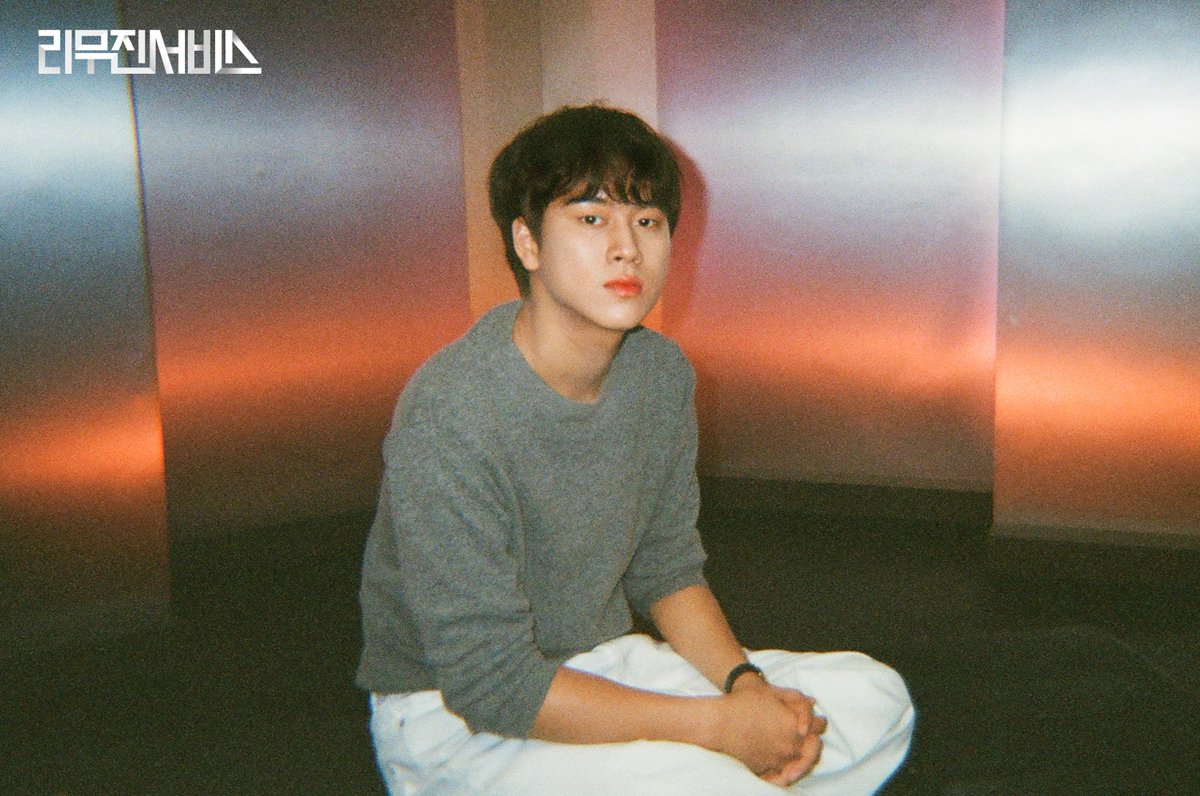 mujin_plz's tweet image. 공공즈 형님들 모시는
귀엽고 깜찍한(?) 막내
12월 28일생 무쥔장🦊
근데 추구미는
시크 도도 쿨내 풀풀
맏형미 장착을 곁들인,,🧡
@BPM_LMJ
#이무진 #LEEMUJIN #리무진서비스