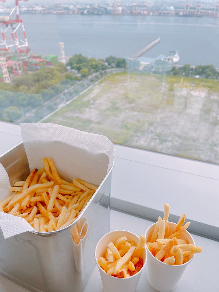 TechMagicInc's tweet image. 【社内スナップ📸】

先日の&quot;揚げ実験&quot;🥼🧪では、こんがり揚がったポテトが社内に大放出🍟🍟

社員みんなでホクホクのおすそ分けタイムを楽しみました😋

#社内の様子 #テックマジック #フードテック #企業公式相互フォロー