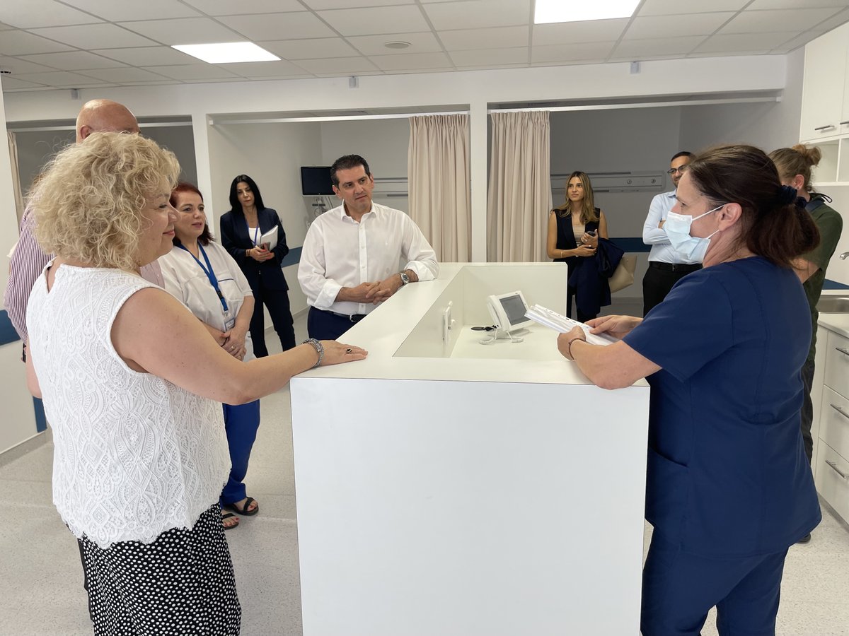 MinHealthCY's tweet image. Πετυχαίνει τους στόχους του το πιλοτικό πρόγραμμα λειτουργίας των Ιατρείων Ταχείας Διακίνησης.
Ο Υπουργός Υγείας @MichaelDamianos επισκέφθηκε χθες το Ιατρείο Ταχείας Διακίνησης του Γ.Ν. Πάφου, ένα μήνα μετά την πιλοτική λειτουργία του.
📌tinyurl.com/yd39thbr