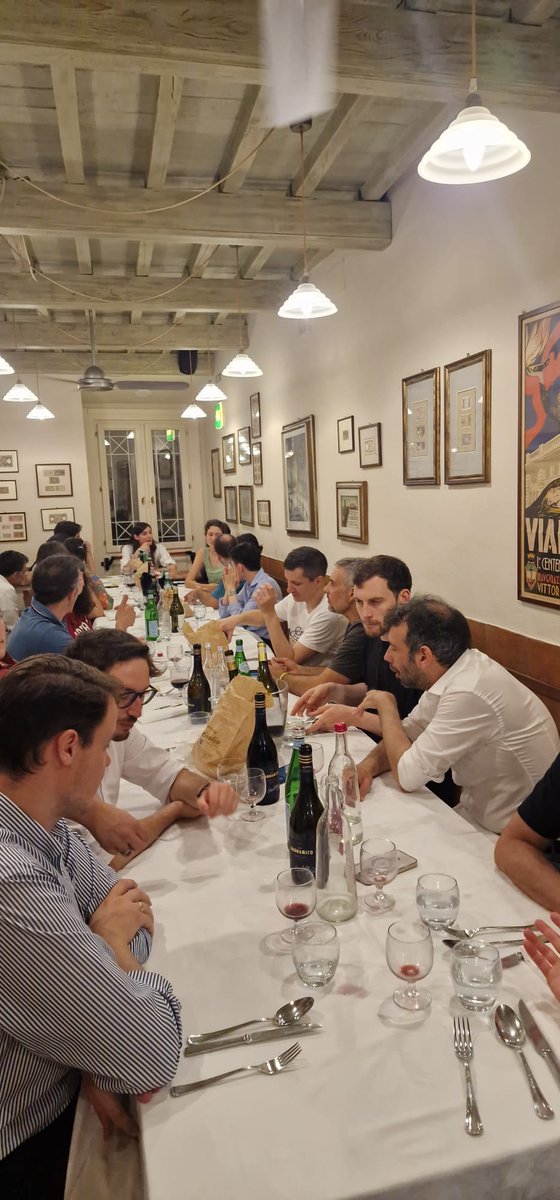 Afternoon brought more cutting-edge macro:

🛋️ Emiliano Santoro on consumer durables in HANK
🌍 <a href="/ChalleEdouard/">Edouard Challe</a> on the international RBC model 
🇬🇧 <a href="/AlbrtPolo/">Alberto Polo</a> on a HANK for the UK
💸 <a href="/luigiiov/">Luigi Iovino</a> on inflation expectations and bond returns

Day ended with amazing food &amp; conversations🍷