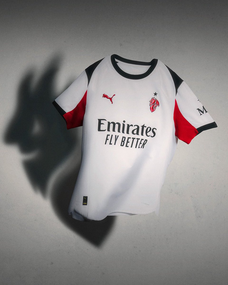 ActuFoot_'s tweet image. 🚨 OFFICIEL ! 𝗟’𝗔𝗖 𝗠𝗜𝗟𝗔𝗡 𝗗𝗘́𝗩𝗢𝗜𝗟𝗘 𝗦𝗢𝗡 𝗡𝗢𝗨𝗩𝗘𝗔𝗨 𝗠𝗔𝗜𝗟𝗟𝗢𝗧 𝗘𝗫𝗧𝗘𝗥𝗜𝗘𝗨𝗥 ! ❤️🖤

Le Diavoletto en guise de blason. 👹