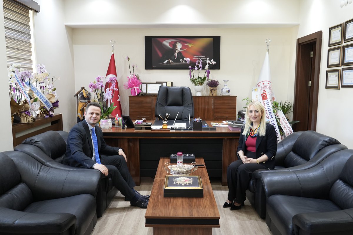 Millî Eğitim Müdürümüz Emre ÇAY, Muğla İl Sağlık Müdürü olarak göreve başlayan Dr. Eriş BAŞARAN AKÇA’yı ziyaret ederek hayırlı olsun temennisinde bulundu.

Ziyarette, eğitim ve sağlık alanlarında yürütülebilecek ortak projeler, kurumlar arası iş birliği olanakları ve yeni dönem