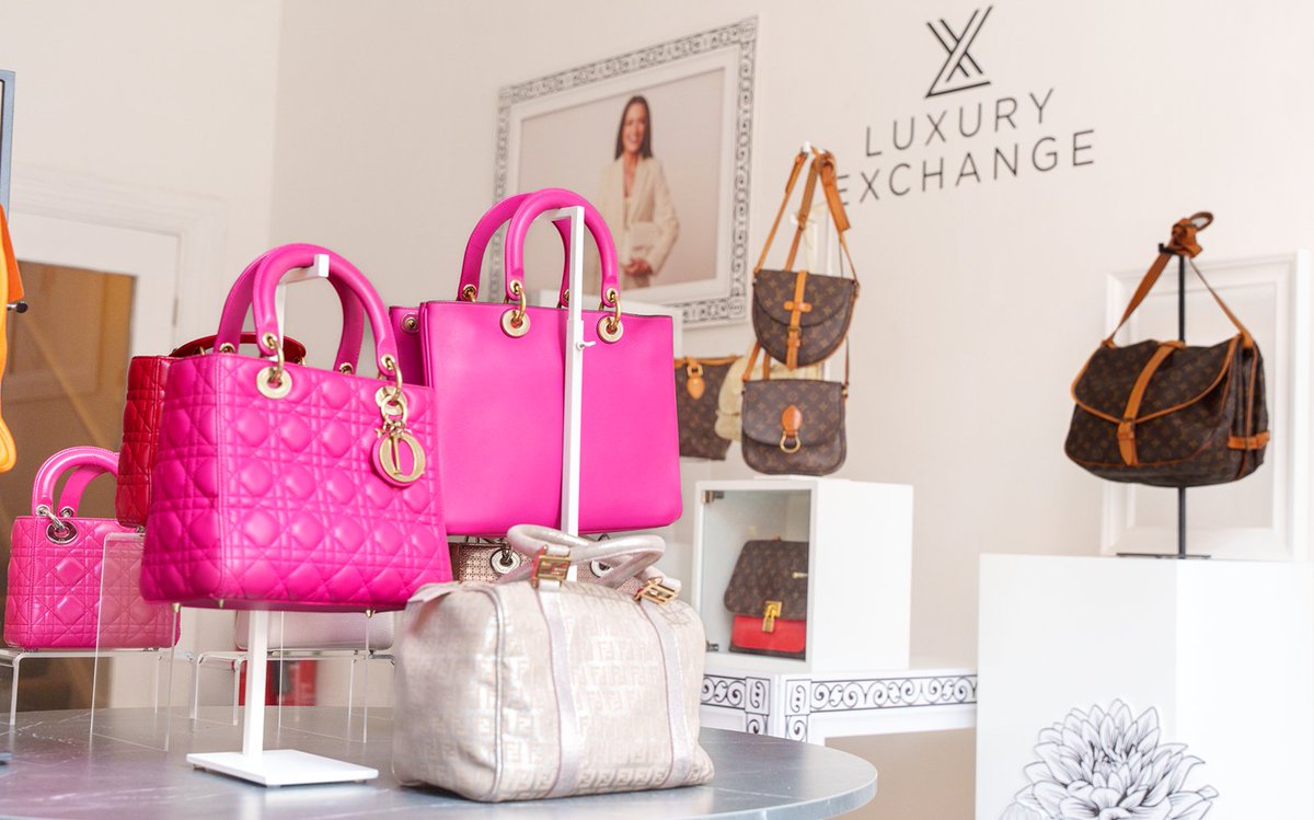 Click the link below for expert tips on buying the perfect pre-loved bag this summer 👜

eu1.hubs.ly/H0lpwbN0

#preloved #designerbag