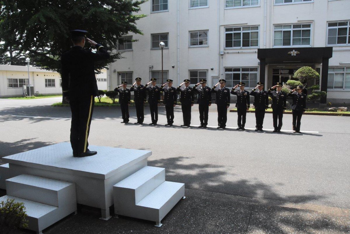 JGSDF_MatudoSta's tweet image. 【卒業式】
#需品学校 は、3尉候補者課程の #卒業式 を行いました。
豊富な経験を持つ学生たちは、約3ヶ月の教育を通じて、補給・入浴などの支援に関する知識と技能を磨き、需品科幹部としての誇りを胸に、全国の部隊へと旅立っていきました。
ご卒業おめでとうございます!
#松戸駐屯地