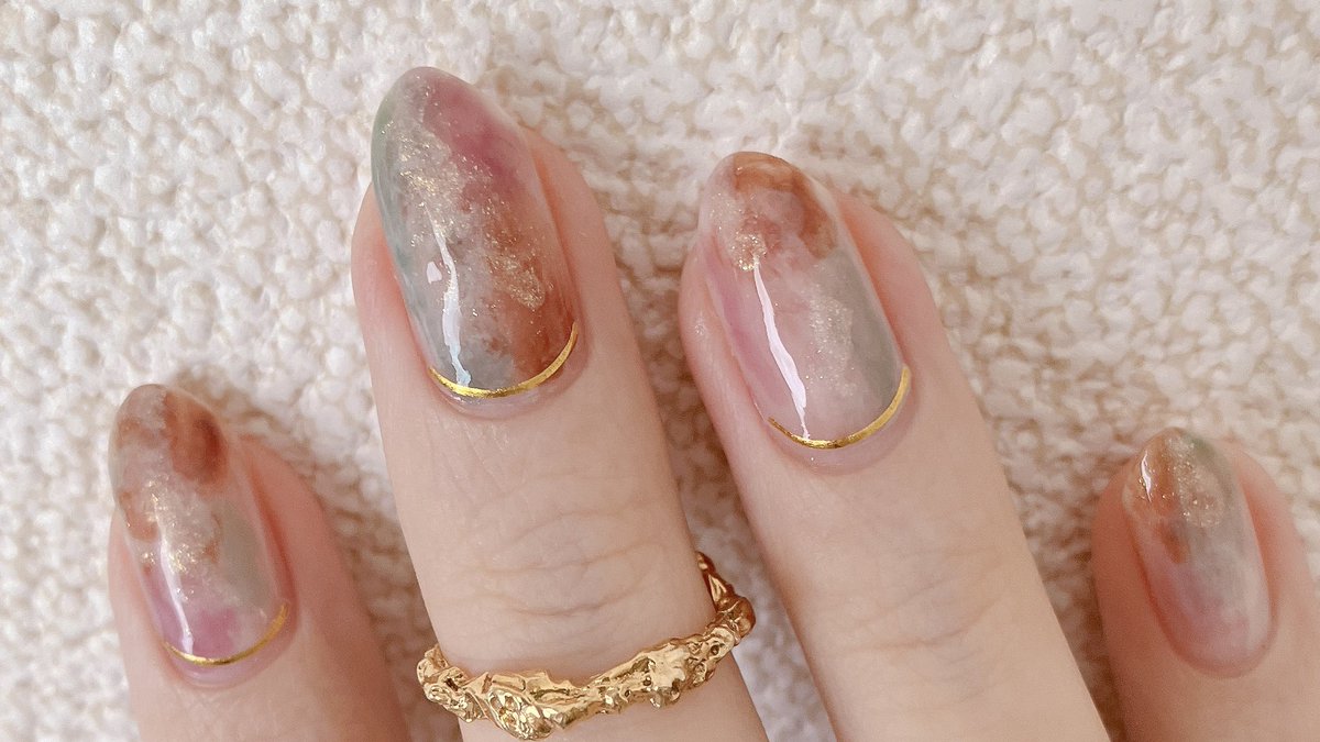 hari_aki_hari's tweet image. 夏の鉱石ネイル💎
架空の鉱石をイメージして塗りました