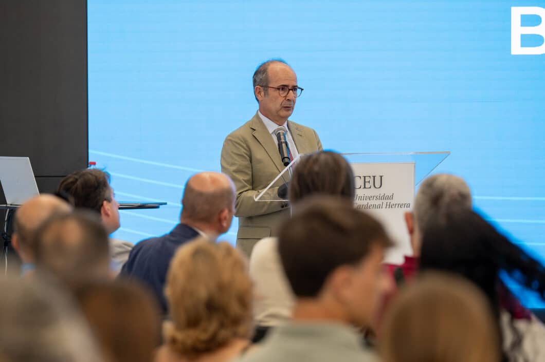 La Universidad CEU Cardenal Herrera sigue apostando por ofrecer una formación de excelencia en sus aulas. Para ello, por tercer año consecutivo ha otorgado las Becas Humanitas, que suponen un 100% de descuento en los estudios de Grado, a estudiantes con nota sobresaliente en