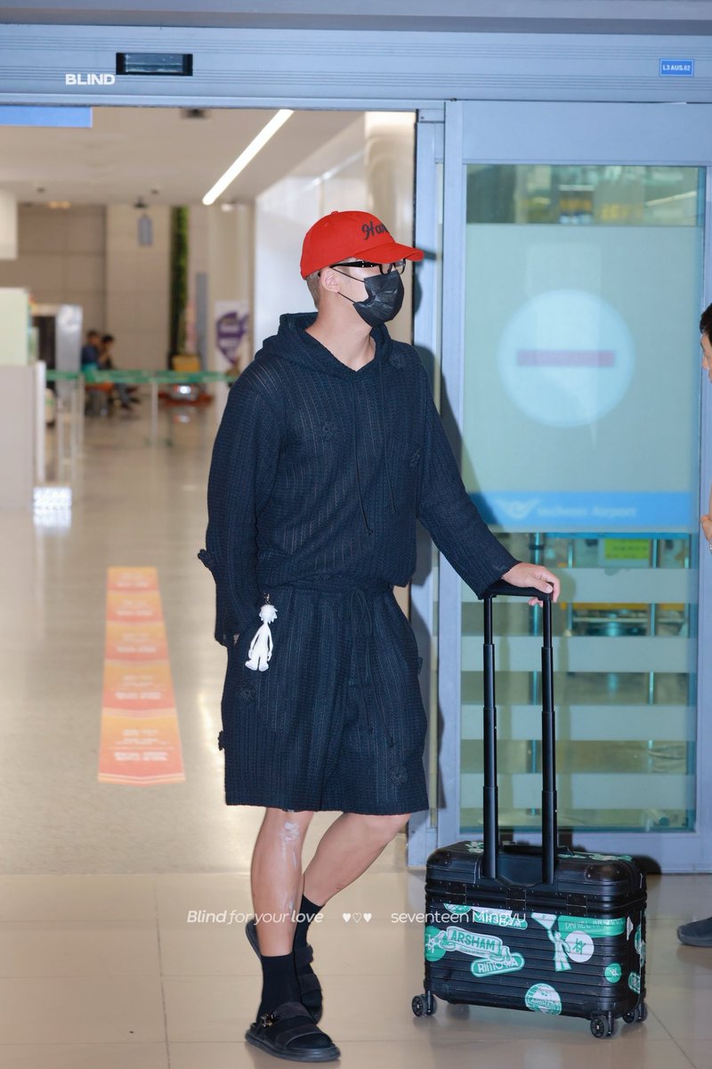 blindformg's tweet photo. 250703 강아지 다리 상처땜에 속상해ㅠㅠ..
#민규 #세븐틴 #MINGYU #SEVENTEEN https://t.co/1KbkfONqy6