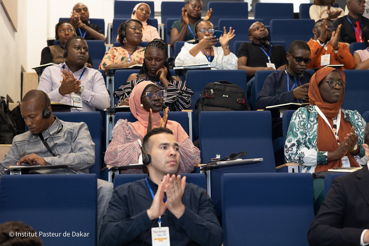 PasteurDakar's tweet image. 🎓From June 23–27, @PasteurDakar hosted the 1st bilingual Vaccinology in Africa course!
A week of training, simulation & exchange to strengthen Africa’s vaccine sovereignty.
With @KEMRI_Wellcome @JennerInstitute @CEPIvaccines @ivaccinei .
#VaccineSovereignty #CAREPasteur