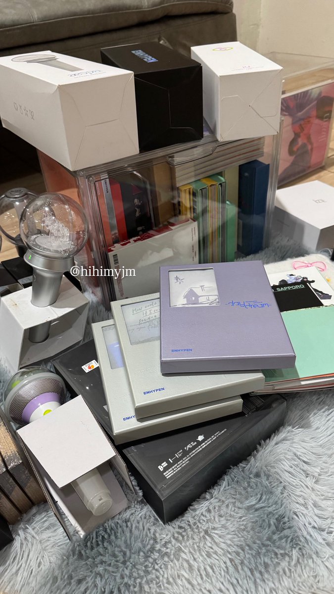 Pls rt  ♡ ·͜·♡
ปล่อยของสะสม อัลบั้ม แท่งไฟ การ์ด 
ราคาเริ่มต้น40.-  สภาพดี ! บางชิ้นยังไม่ผ่านการแกะ,ใช้งาน 

ขายไม่หมดจะมาแจกค่า 👀

#ตลาดนัดเอสป้า #ตลาดนัดENHYPEN #ตลาดนัดBTS