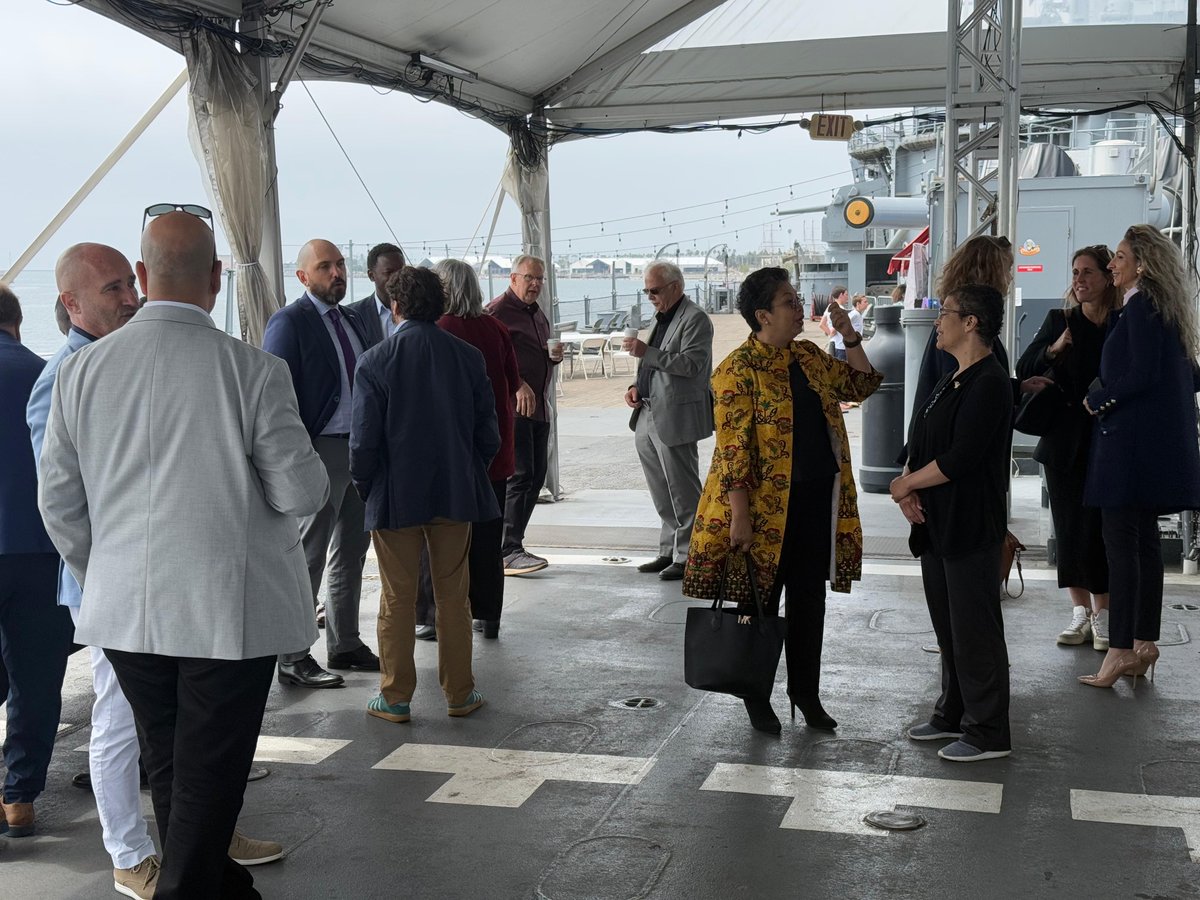 LuciaSava1's tweet image. 🎖️Attended an event aboard the #USSIOWA focused on safety for major upcoming events in Southern California. 
Speakers from the Secret Service, LA Emergency Management &amp;amp; Mayor’s Office shared how civil &amp;amp; military teams ensure secure Super Bowls, LA Marathon,Olympics &amp;amp; more.
#LACC