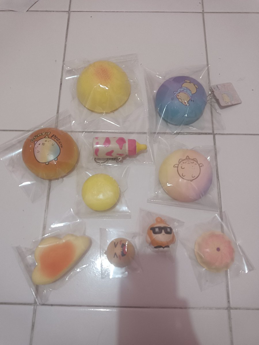 wts squishy Bun, sugar squishy. Poli bun 

-all bun 18 k, (bun duck must pair 1)
-dm for price
-condition shown 
- splitpay only, co oren
