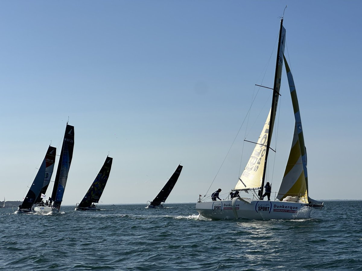 tourvoile's tweet photo. 🏁 Top départ de la course n°9 : un parcours construit juste devant la @VillePornichet ! 🤩
#TourVoile https://t.co/rLU325IzLh
