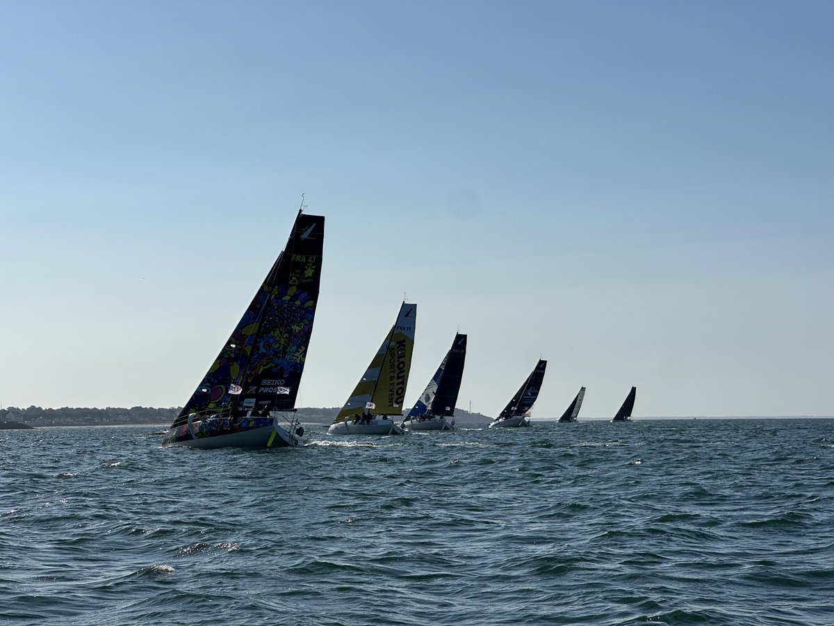 tourvoile's tweet photo. 🏁 Top départ de la course n°9 : un parcours construit juste devant la @VillePornichet ! 🤩
#TourVoile https://t.co/rLU325IzLh