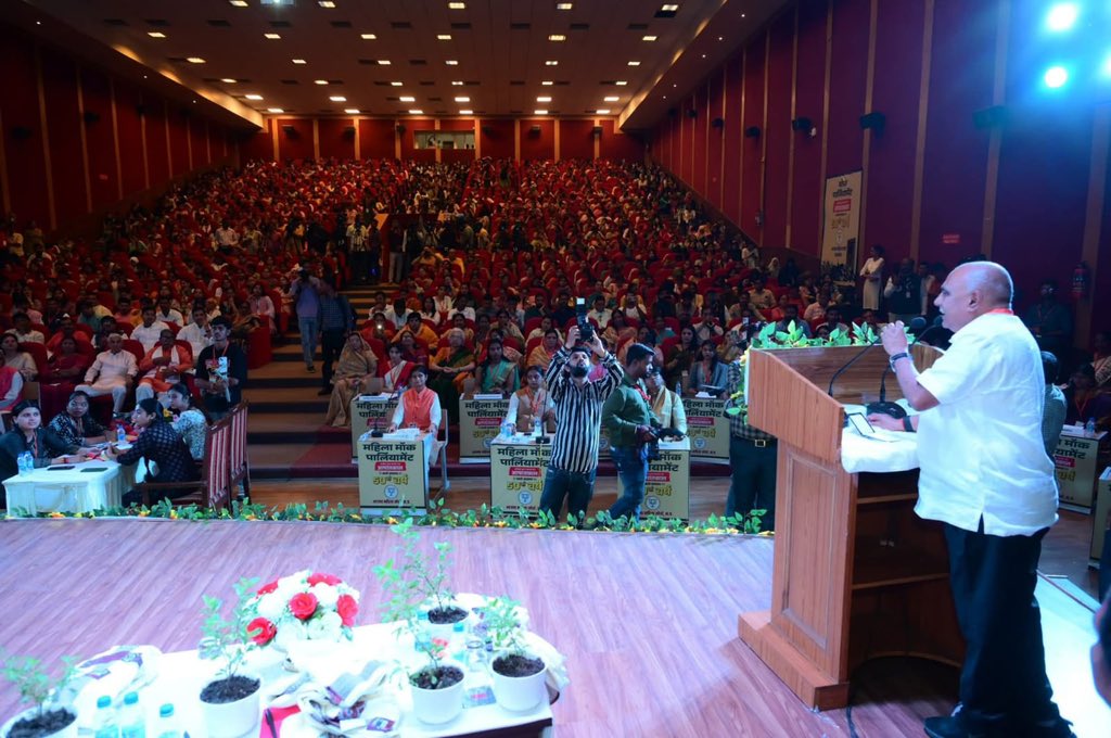 Hemant Khandelwal (@hkhandelwal1964) on Twitter photo कार्यक्रम में केन्द्रीय राज्य मंत्री श्रीमती <a href="/savitrii4bjp/">Savitri Thakur</a> जी, पूर्व प्रदेश अध्यक्ष एवं सांसद श्री <a href="/vdsharmabjp/">VD Sharma</a> जी, प्रदेश संगठन महामंत्री श्री <a href="/HitanandSharma/">हितानंद Hitanand</a> जी, मध्य प्रदेश सरकार में मंत्री श्री <a href="/VishvasSarang/">विश्वास कैलाश सारंग</a> जी व श्रीमती <a href="/KrishnaGaurBJP/">Krishna Gaur</a> जी, महिला मोर्चा प्रदेश अध्यक्ष एवं कार्यक्रम में केन्द्रीय राज्य मंत्री श्रीमती <a href="/savitrii4bjp/">Savitri Thakur</a> जी, पूर्व प्रदेश अध्यक्ष एवं सांसद श्री <a href="/vdsharmabjp/">VD Sharma</a> जी, प्रदेश संगठन महामंत्री श्री <a href="/HitanandSharma/">हितानंद Hitanand</a> जी, मध्य प्रदेश सरकार में मंत्री श्री <a href="/VishvasSarang/">विश्वास कैलाश सारंग</a> जी व श्रीमती <a href="/KrishnaGaurBJP/">Krishna Gaur</a> जी, महिला मोर्चा प्रदेश अध्यक्ष एवं