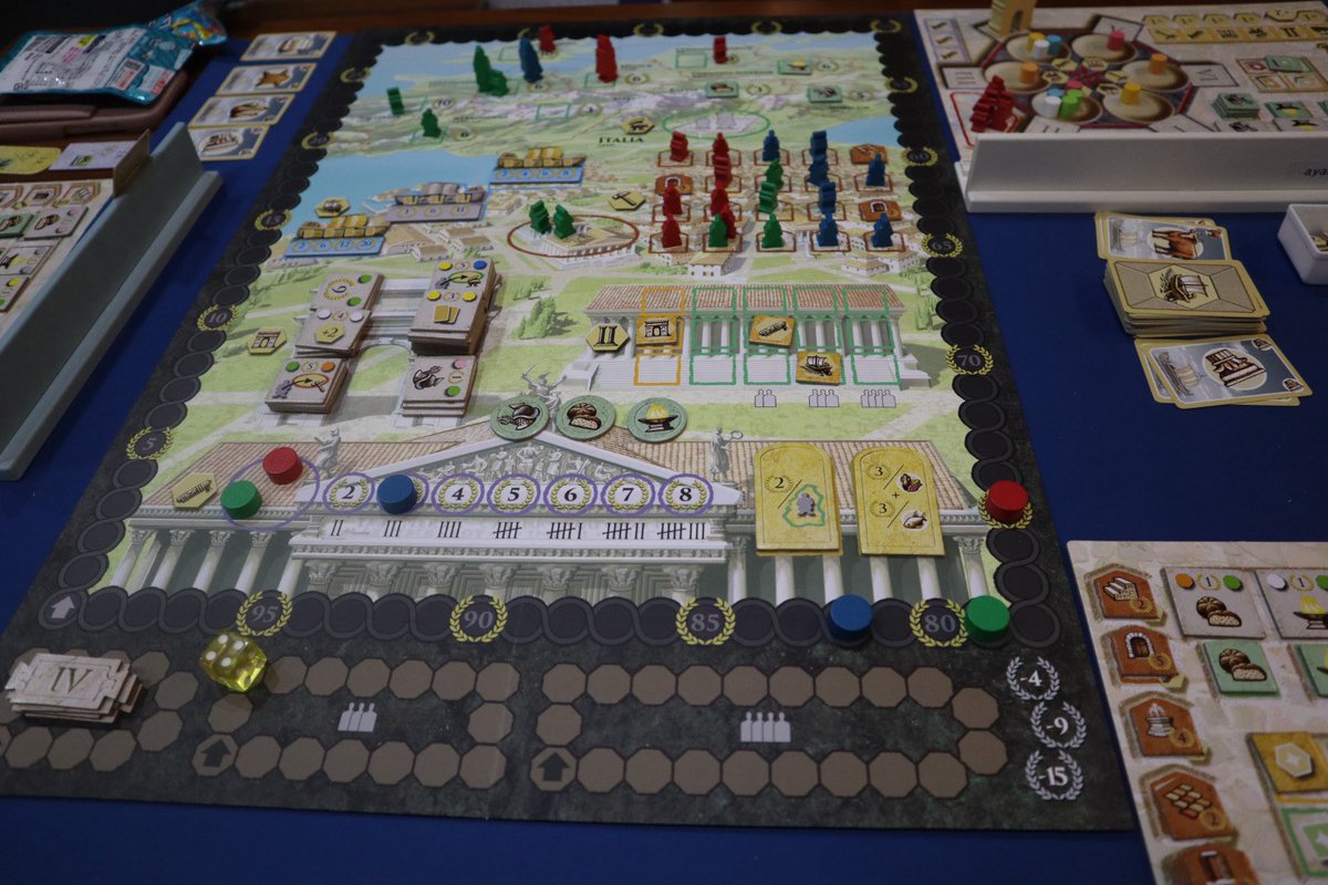 aya_boardgames's tweet photo. トラヤヌス✨
夫の1番好きなボードゲーム😊

アクションは6種類！そのアクションの選択はマンカラの要領で決まる！
やりたいこといっぱいで悩ましくてめっちゃ面白い💓

🥇夫　🥈私　🥉Ｋ氏　でした〜✨

#ボードゲーム　#トラヤヌス https://t.co/TLOTqS2Nux