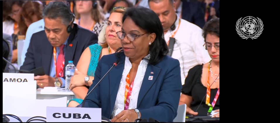 Cancillería de Cuba (@cubaminrex) on Twitter photo La viceprimera ministra de #Cuba 🇨🇺, <a href="/InesMChapman/">Inés María Chapman Waugh</a>, al intervenir hoy en la Mesa Redonda número 6 de la #FFD4, enfatizó en la necesidad de un cambio de paradigma que ponga al ser humano y al planeta por encima de los intereses del capital.
🔗cubaminrex.cu/es/viceprimera… La viceprimera ministra de #Cuba 🇨🇺, <a href="/InesMChapman/">Inés María Chapman Waugh</a>, al intervenir hoy en la Mesa Redonda número 6 de la #FFD4, enfatizó en la necesidad de un cambio de paradigma que ponga al ser humano y al planeta por encima de los intereses del capital.
🔗cubaminrex.cu/es/viceprimera…