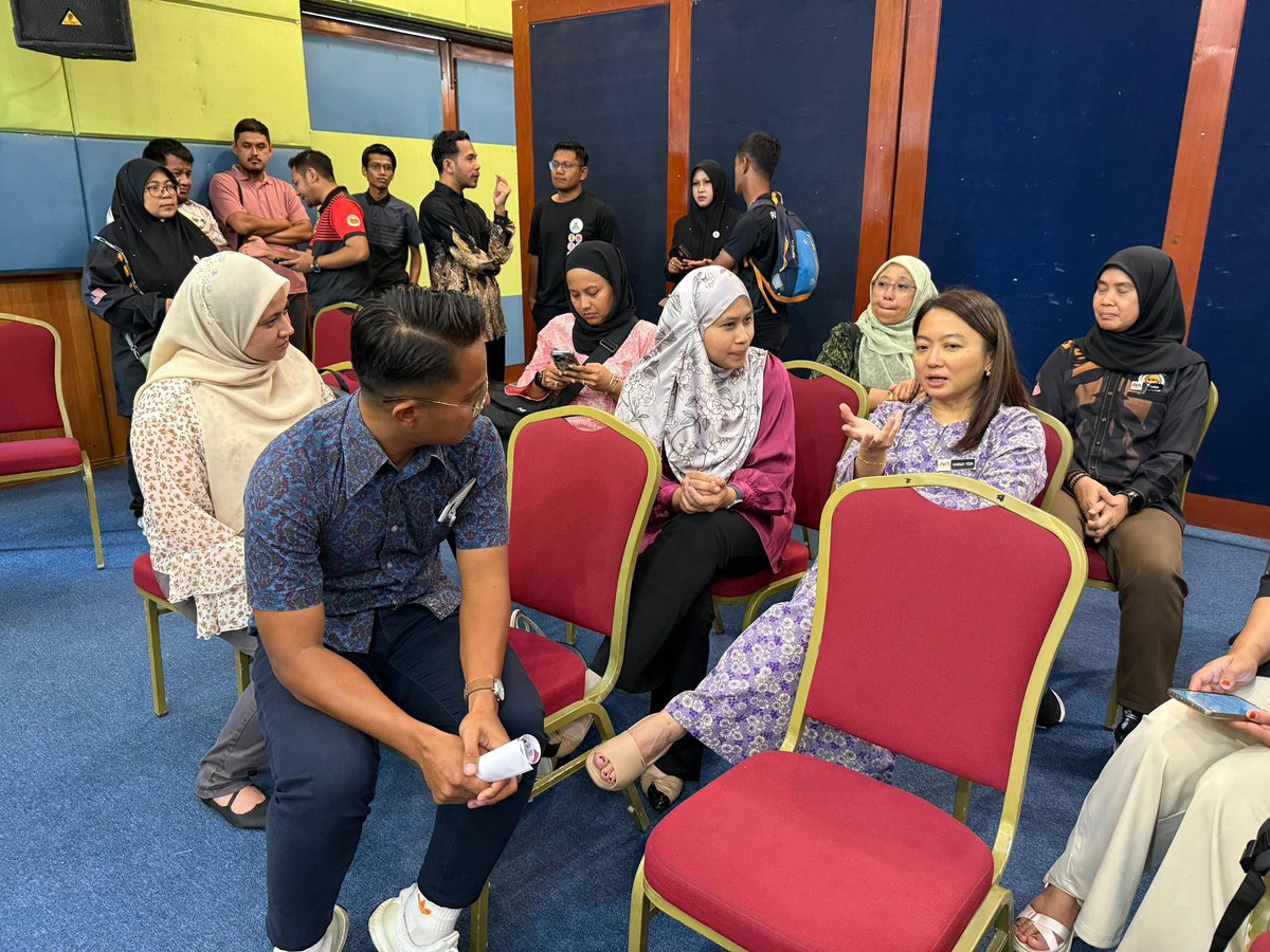 Had an honest conversation with YB <a href="/hannahyeoh/">Hannah Yeoh</a> today about the realities within our society. The issues of HIV and drug use among our youth compel us, as adults, to rethink our current approaches and respond with better strategies.
