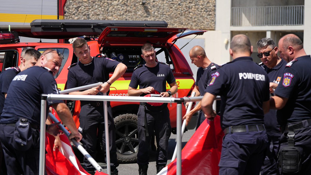 UEFrance's tweet photo. 🧑🚒 Un détachement de pompiers roumains est arrivé cette semaine dans les Pyrénées-Orientales pour prêter main forte à leurs homologues français cet été 🇷🇴🤝🇫🇷
Cette mobilisation s'effectue dans le cadre du Mécanisme européen de protection civile 🇪🇺
📸 @SDIS66 #EUCivPro #MPCU https://t.co/ZxwWPpPBdy