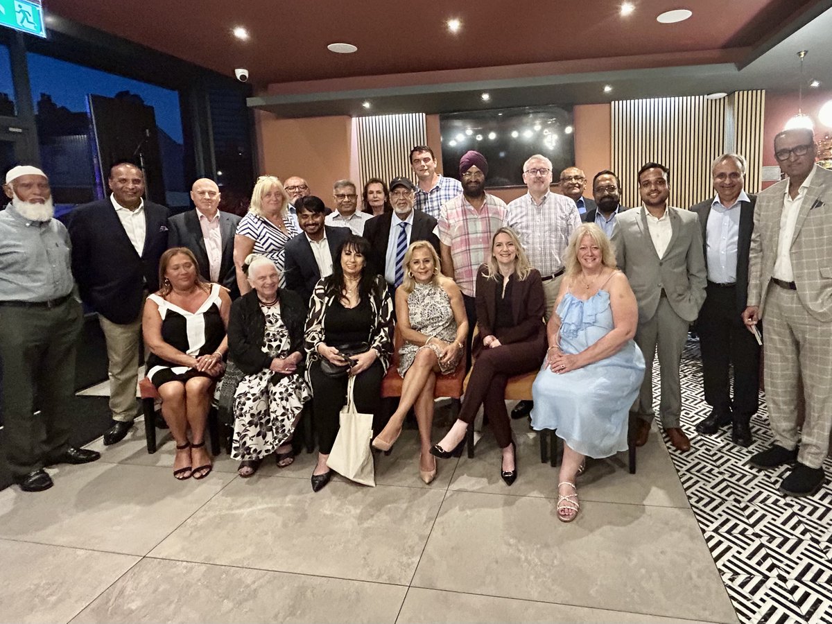 JuliaLopezMP's tweet image. A brilliant night at Ilford South Conservatives’ curry social - always a pleasure to catch up with old friends & meet new members.
We talked about this week's welfare chaos from Labour, the importance of backing business & the road to the next GE.
A highlight was honouring…