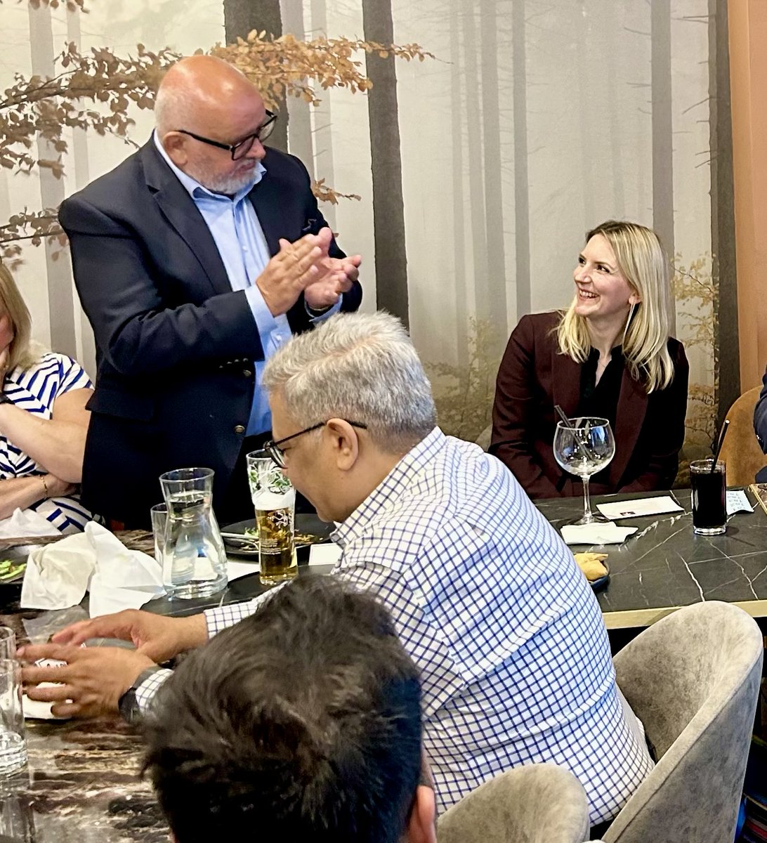 JuliaLopezMP's tweet image. A brilliant night at Ilford South Conservatives’ curry social - always a pleasure to catch up with old friends & meet new members.
We talked about this week's welfare chaos from Labour, the importance of backing business & the road to the next GE.
A highlight was honouring…