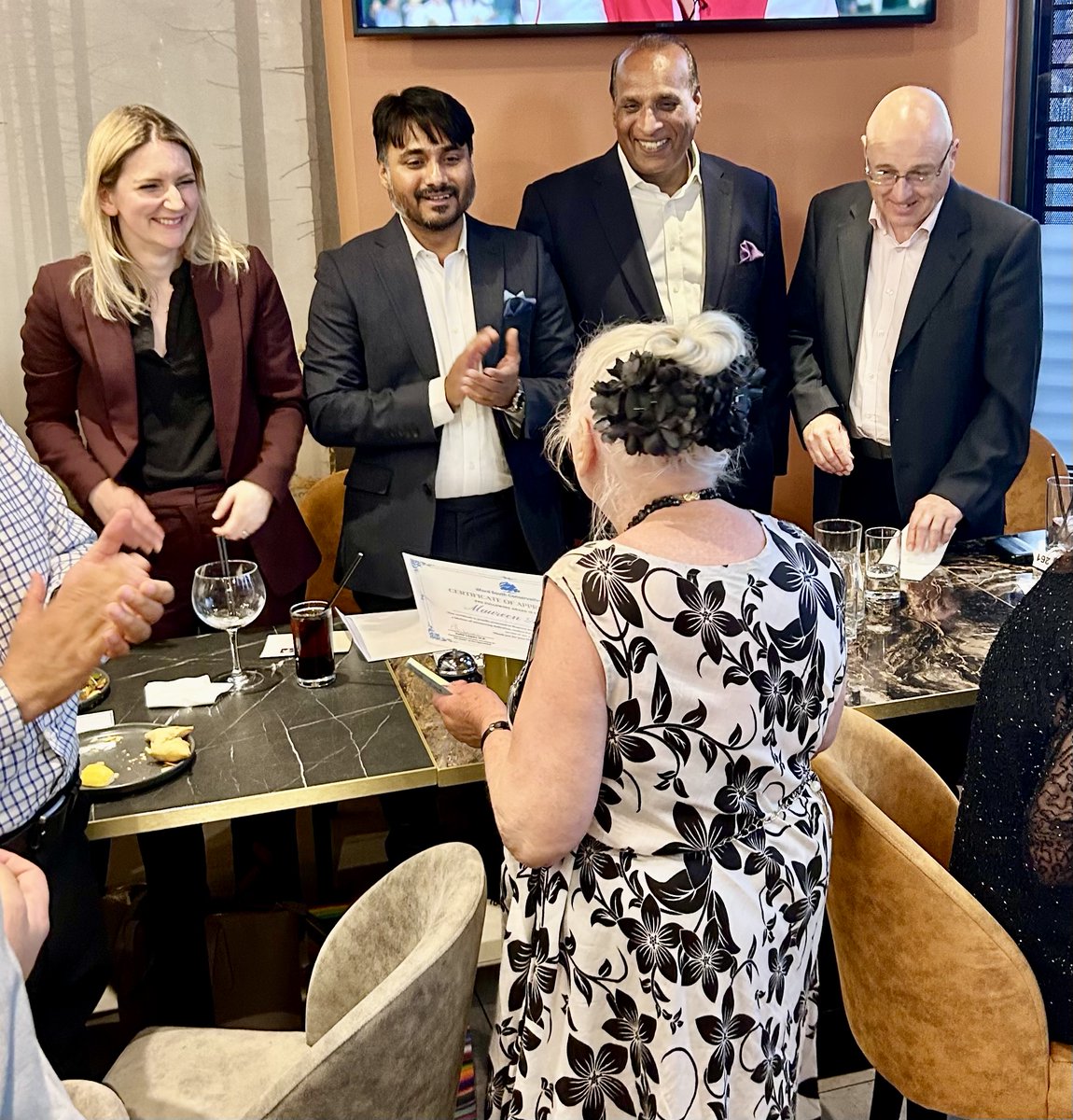 JuliaLopezMP's tweet image. A brilliant night at Ilford South Conservatives’ curry social - always a pleasure to catch up with old friends & meet new members.
We talked about this week's welfare chaos from Labour, the importance of backing business & the road to the next GE.
A highlight was honouring…