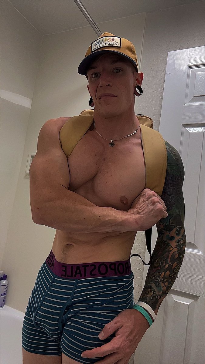 nickisawreck864's tweet photo. Repost this for more ! I make porn at home !!! I am a TikToker (Nick.Harris 80k). I do porn in my spare time . As me about new Jack and cum vids . Talk to me if you’re wealthy and submissive 🙋🏻‍♂️🧜🏻 I earn my support. Greenville SC local let’s connect ✍️ https://t.co/TqFqusO4X9